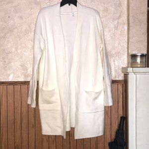 4/$10🌻🌻Super soft time & tru long winter white  cardigan sweater